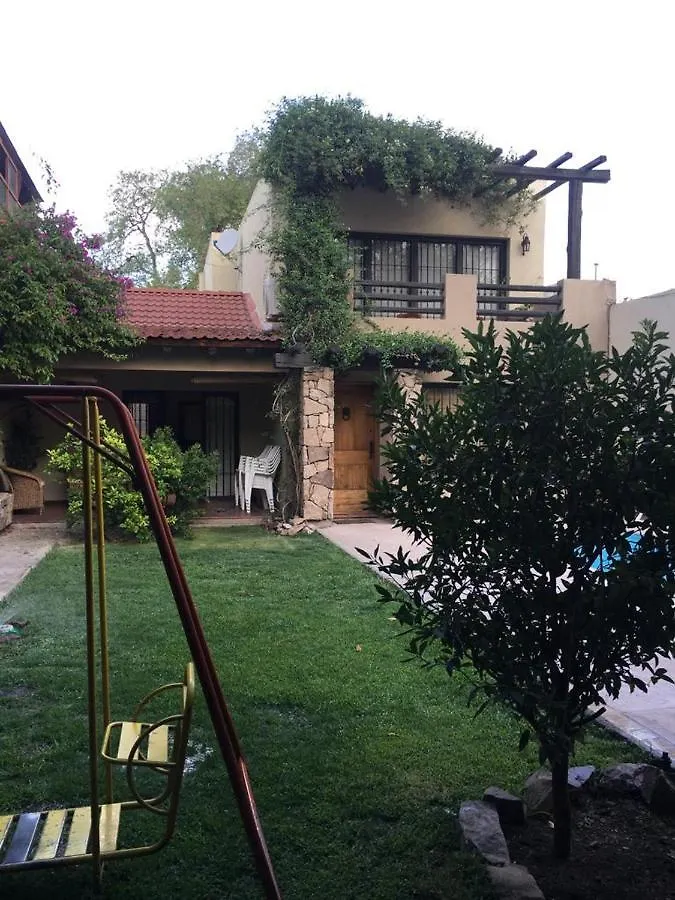 Quinta Montana: Central Family Villa with Pool Mendoza Holiday home