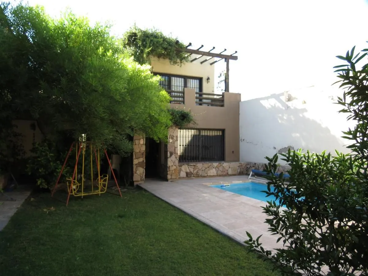 Quinta Montana: Central Family Villa with Pool Mendoza